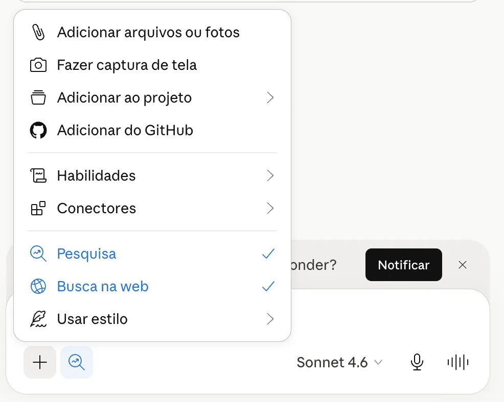 O menu de anexos e ferramentas do Claude, com pesquisa e busca na web ligadas